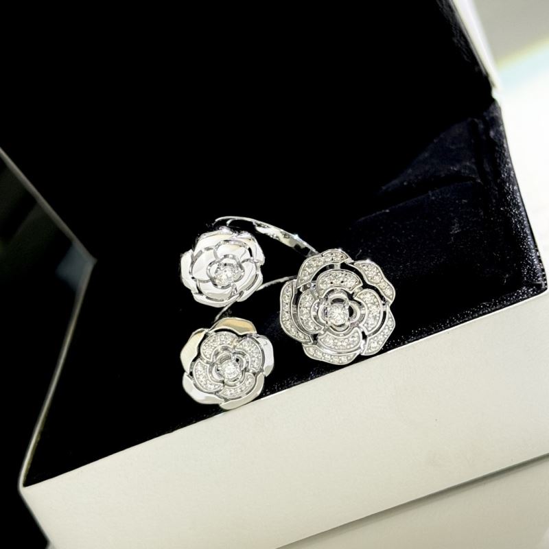 Ch**el rings